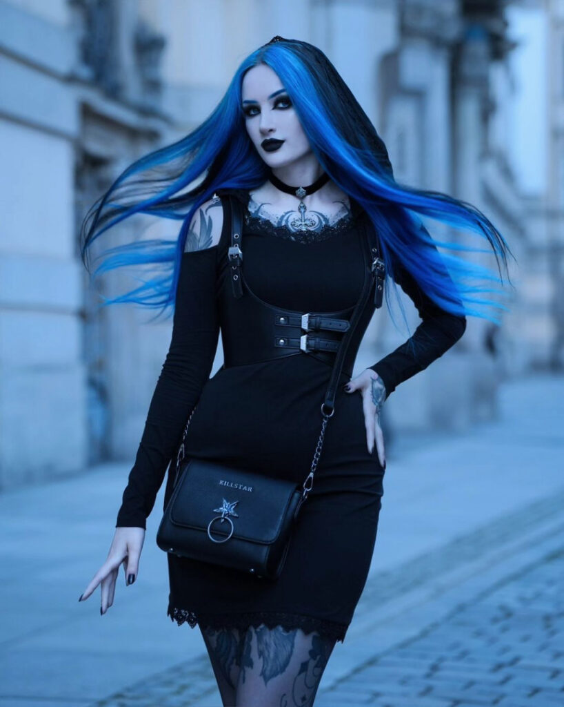 Instagram – BlueAstrid – Nude