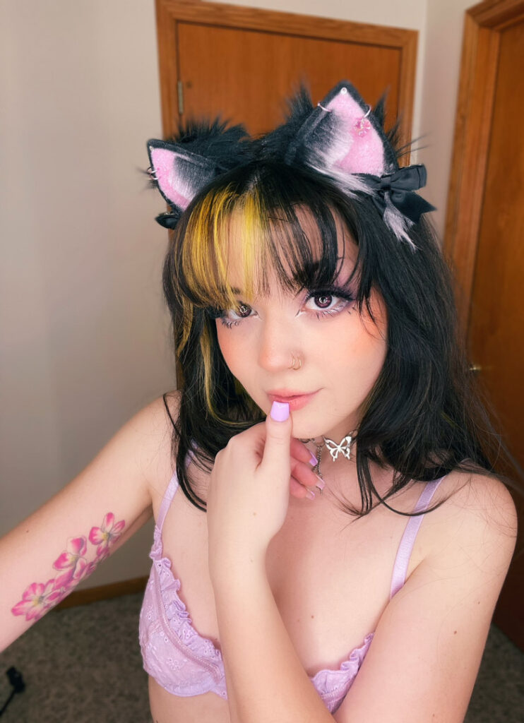 TikTok – Bootz – Nude