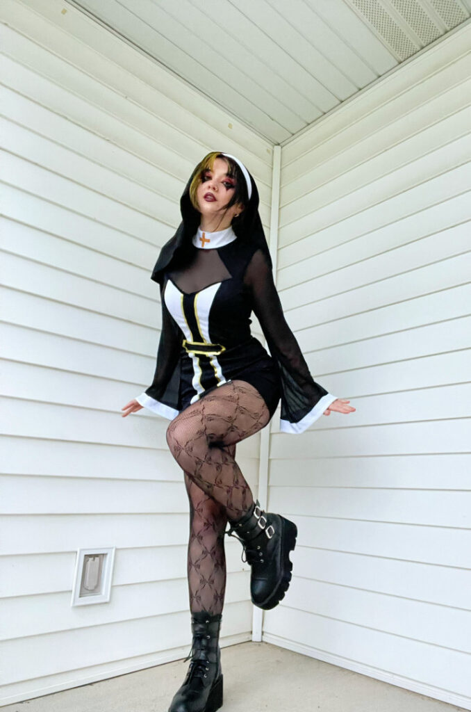 TikTok – Bootz – Nude