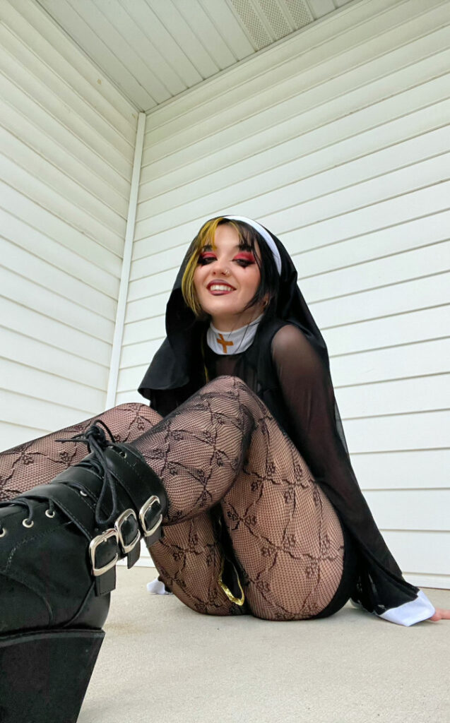 TikTok – Bootz – Nude