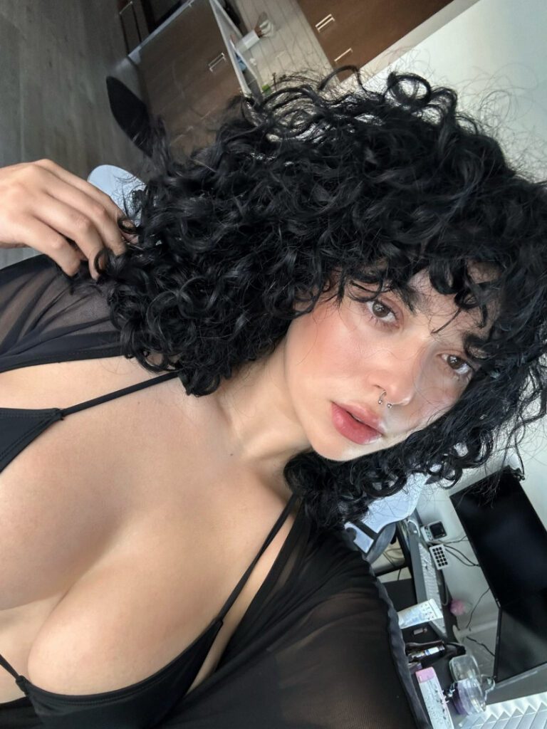 OnlyFans – T H I C C – Briannagutz | kaijynx – Nude