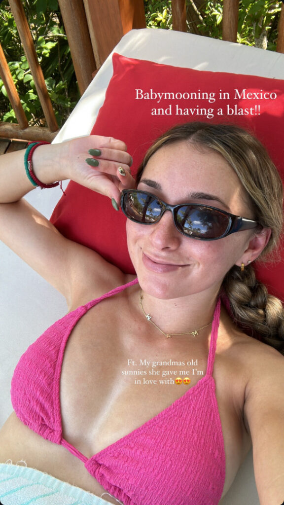 Youtube – Brooklyn and Bailey – Nude