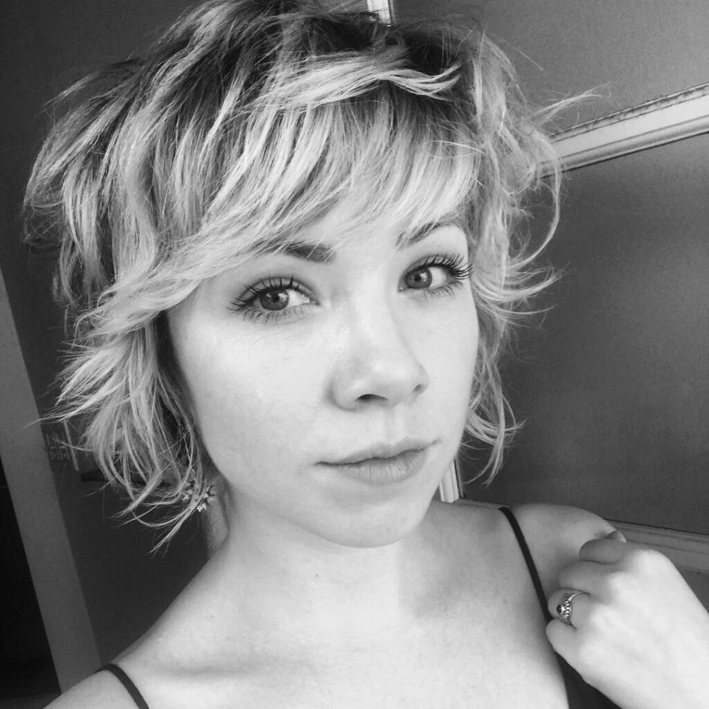 Celeb – Carly Rae Jepsen – Nude