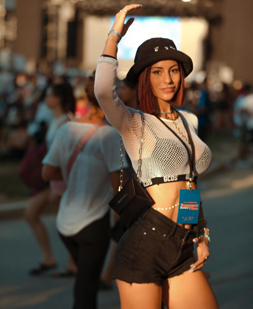 Instagram – Carolina Dallari – Nude