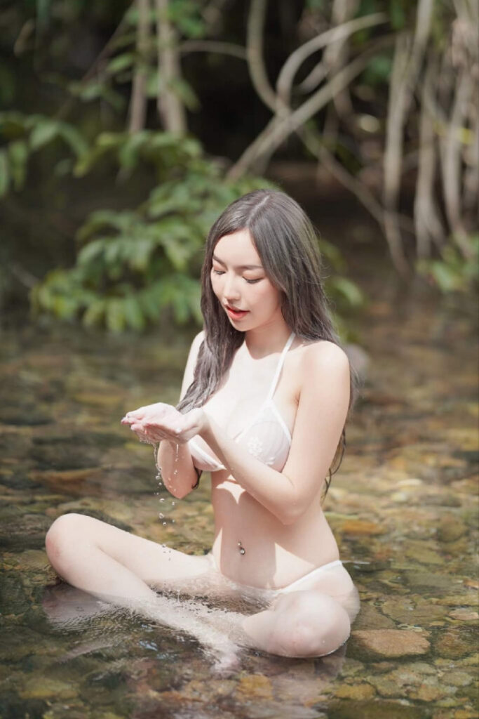 Instagram – Asian – CHAMP EMMITA / champ.habita – Nude