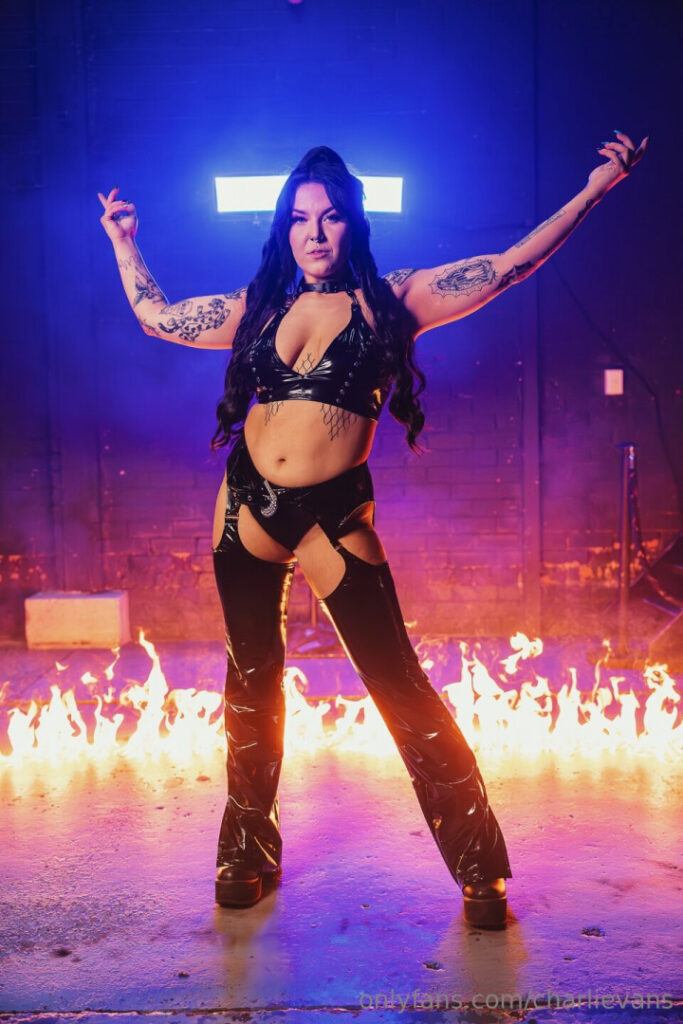 OnlyFans – Charli Evans (Pro-Wrestler) – Nude