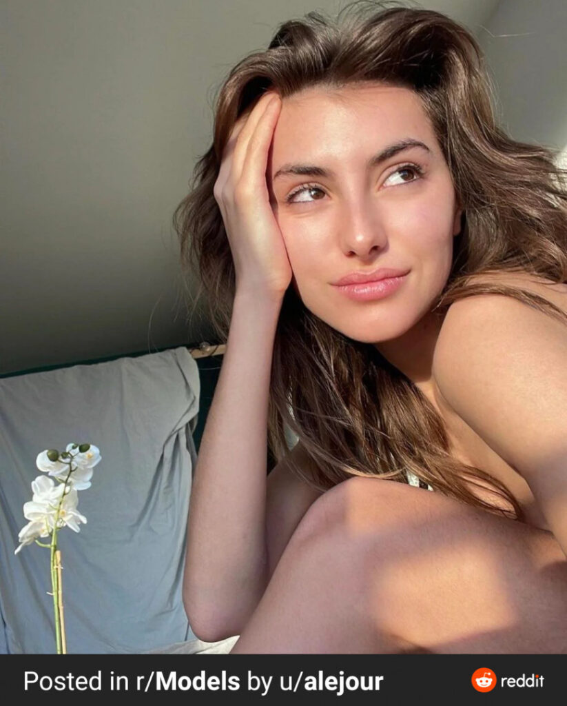 Instagram – CLEMENCE NAVARRO BASTIN – Nude