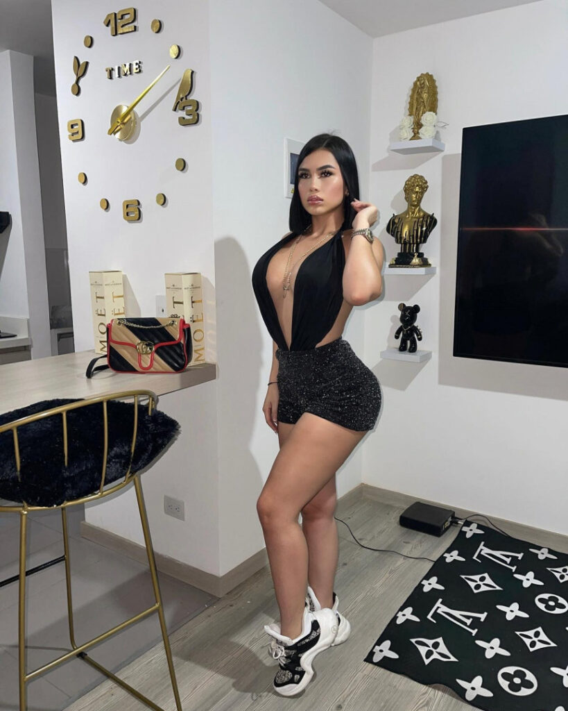 Instagram – T H I C C – Colombiana Bombshell Mel – Nude