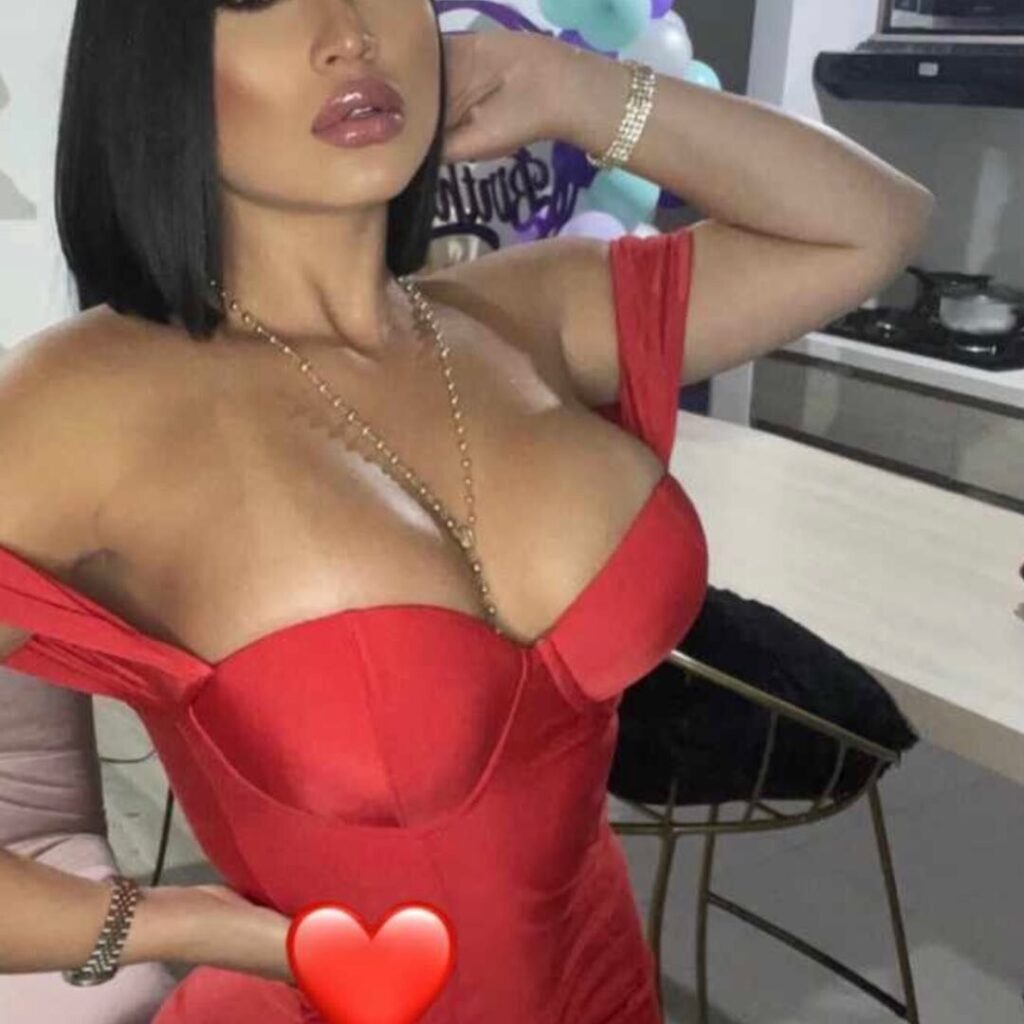 Instagram – T H I C C – Colombiana Bombshell Mel – Nude