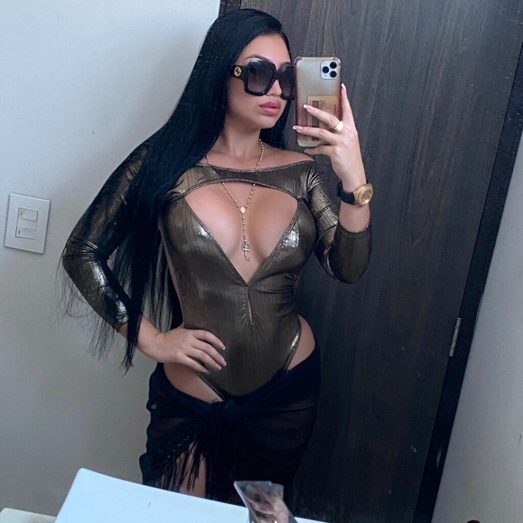 Instagram – T H I C C – Colombiana Bombshell Mel – Nude