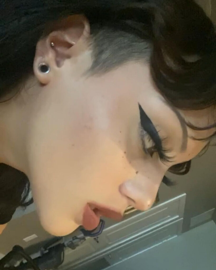 crosseyedivy aka chainsaw_brat – Nude