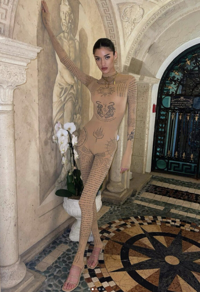 Instagram – Dani Carbon – Nude