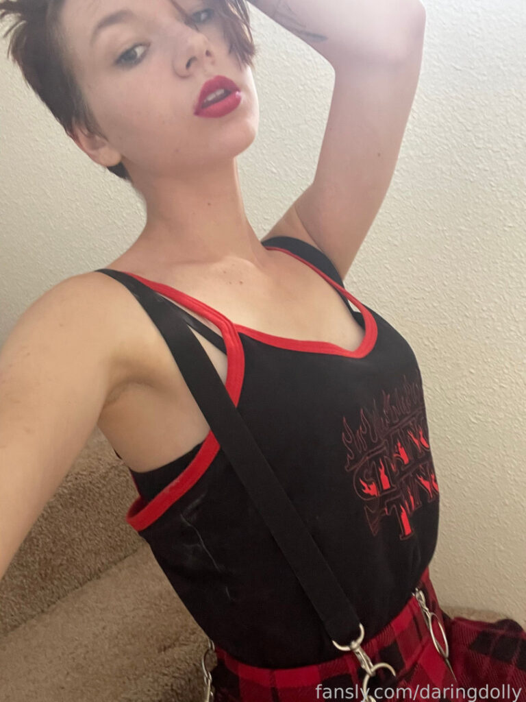 OnlyFans – daringdolly / dollyred2002 / daintydolly2002 – Nude