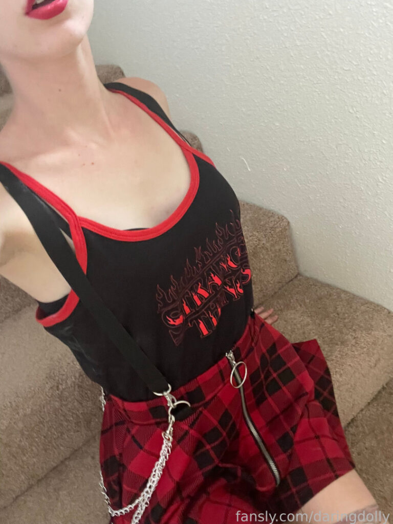 OnlyFans – daringdolly / dollyred2002 / daintydolly2002 – Nude