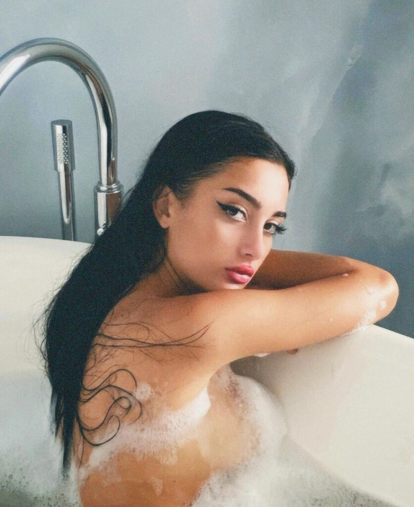 Instagram – Devilbbarbiee / barbi – Nude