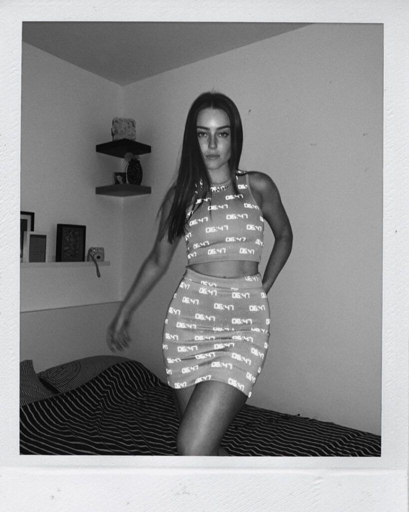 Instagram – Effy Palarya – Nude