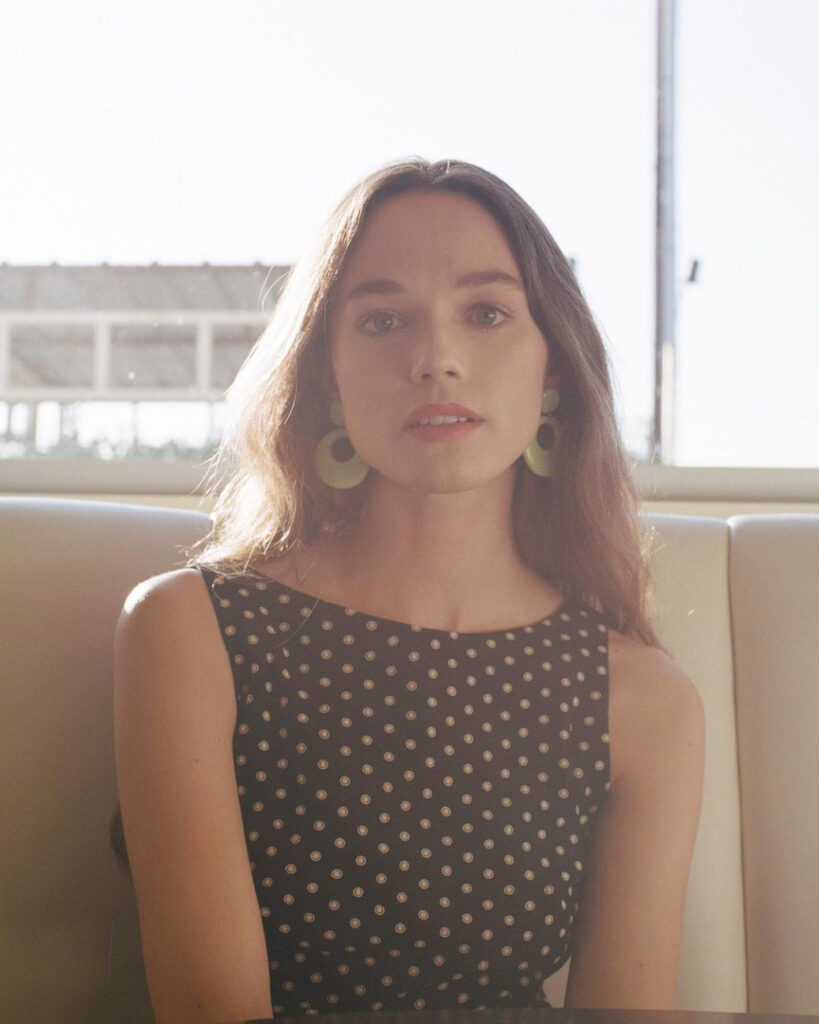 Instagram – Elaine Carlin – Nude