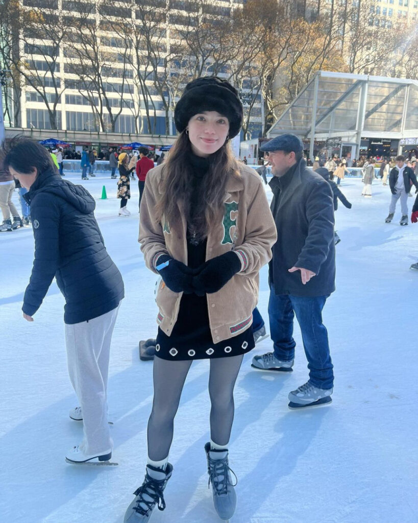 Instagram – Elaine Carlin – Nude