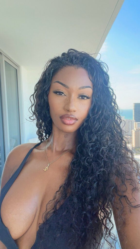 Instagram – Ebony – Elinda San – Nude