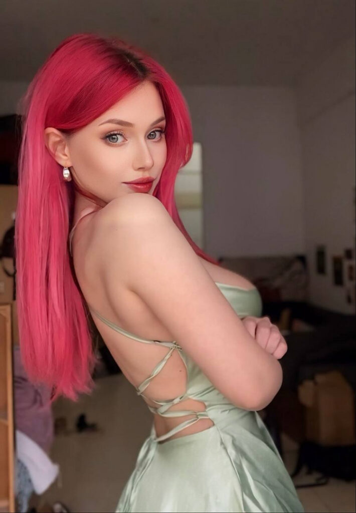 Instagram – Elizabeth Renard  erenardis – Nude Leaks