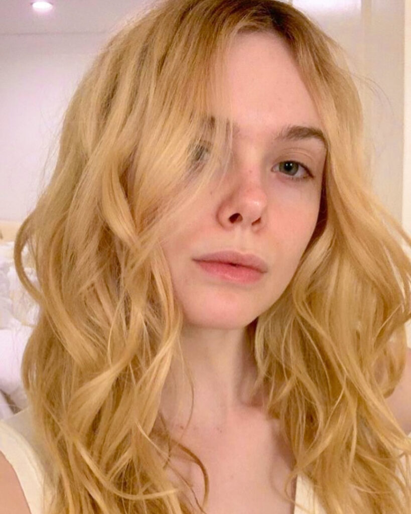 Celeb – Elle Fanning – Nude