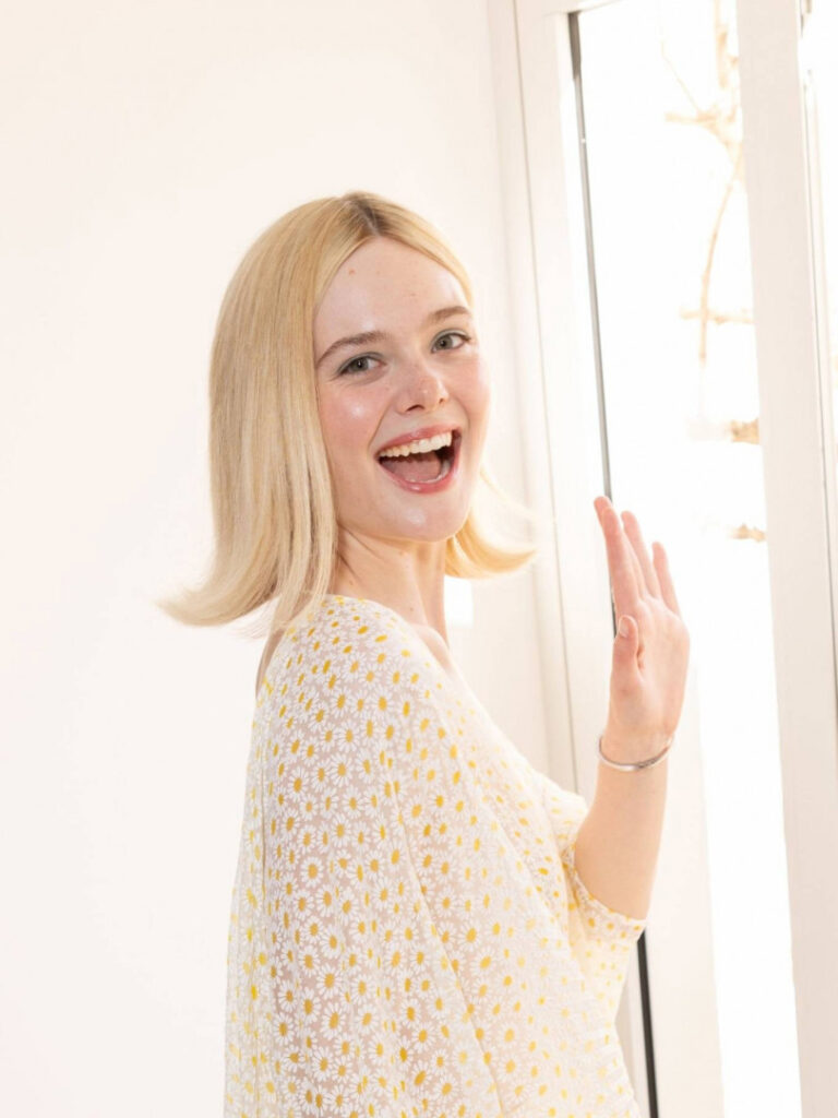 Celeb – Elle Fanning – Nude