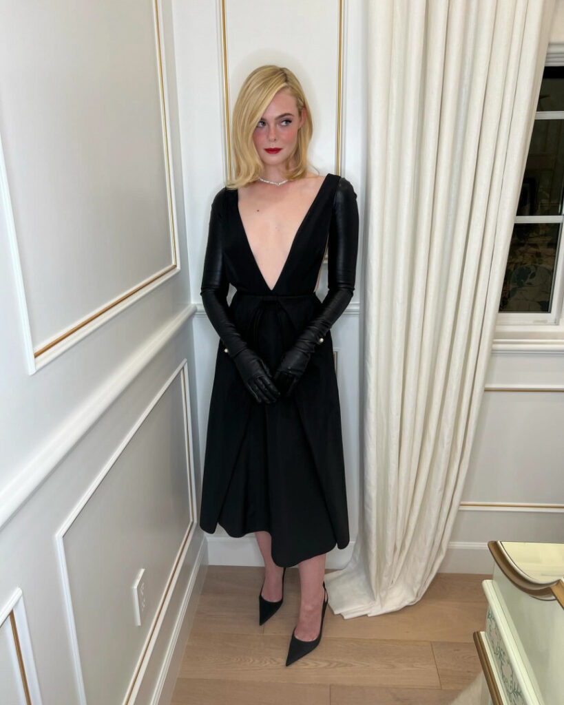 Celeb – Elle Fanning – Nude