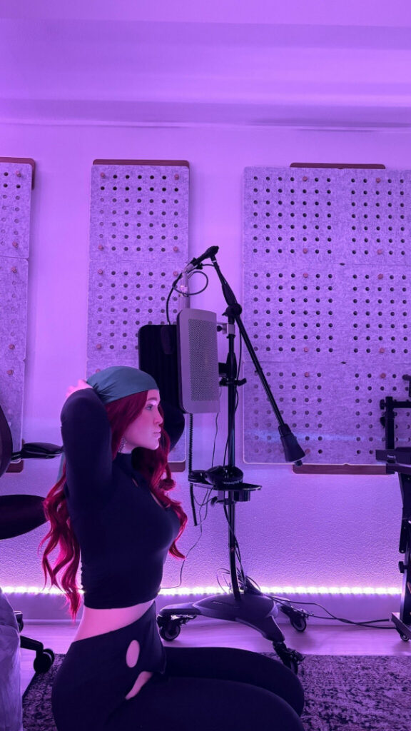 Celeb – Elley Duhé – Nude