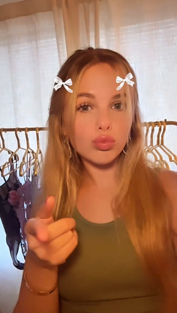 TikTok – Instagram – Ellie Blue / Ellie Blue Gregoria / Mariella Gregoria – Nude