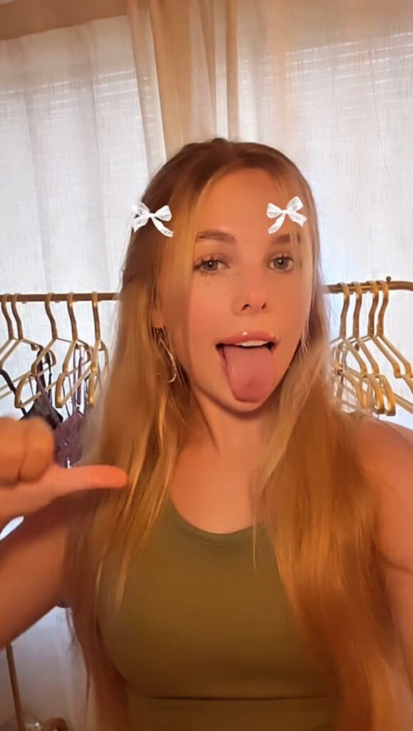 TikTok – Instagram – Ellie Blue / Ellie Blue Gregoria / Mariella Gregoria – Nude