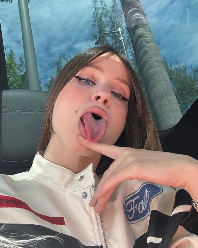 OnlyFans – TikTok – Ellie Handygirl / Ellie_handygirl_18 / hot_tool_18 / Jane Soul – Nude