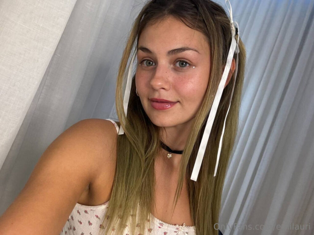 OnlyFans – TikTok – emilauri – Nude