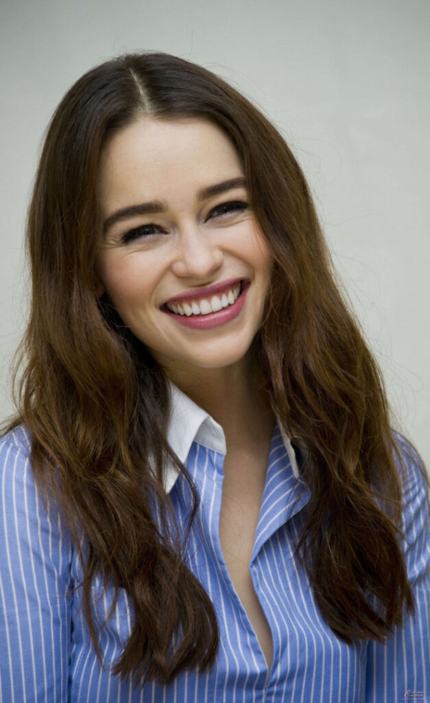 Celeb – Emilia Clarke – Nude