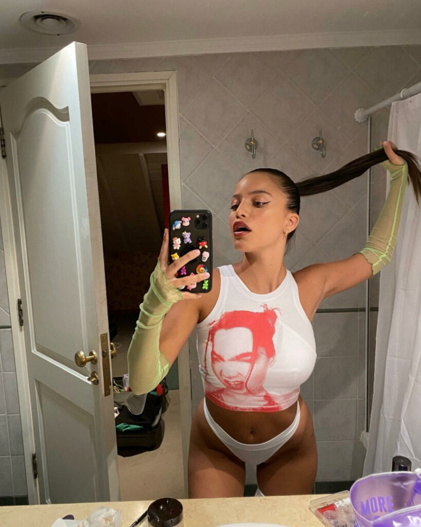 Celeb – Latina – Emilia Mernes – Nude