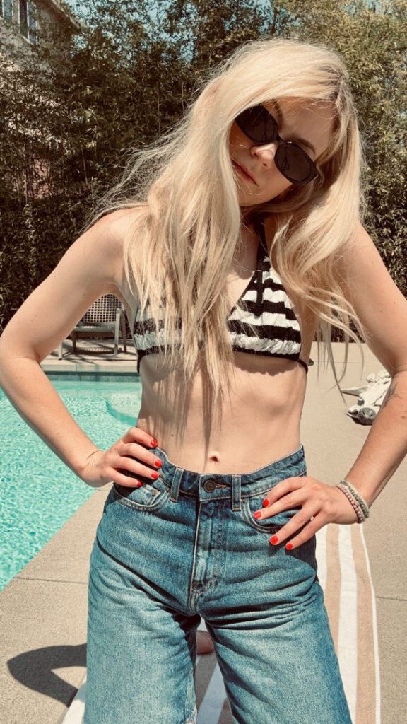 Celeb – Emily Kinney | Best Known: TWD – Nude