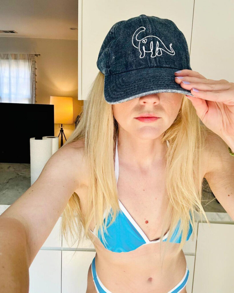 Celeb – Emily Kinney | Best Known: TWD – Nude