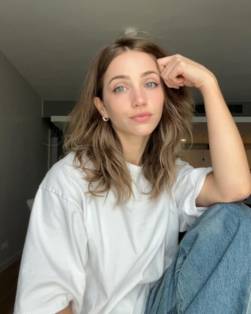 Celeb – Emily Rudd – Nude