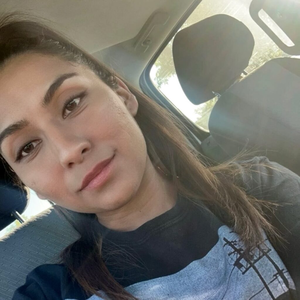 Instagram – Petite – Latina – Emily vales – Nude