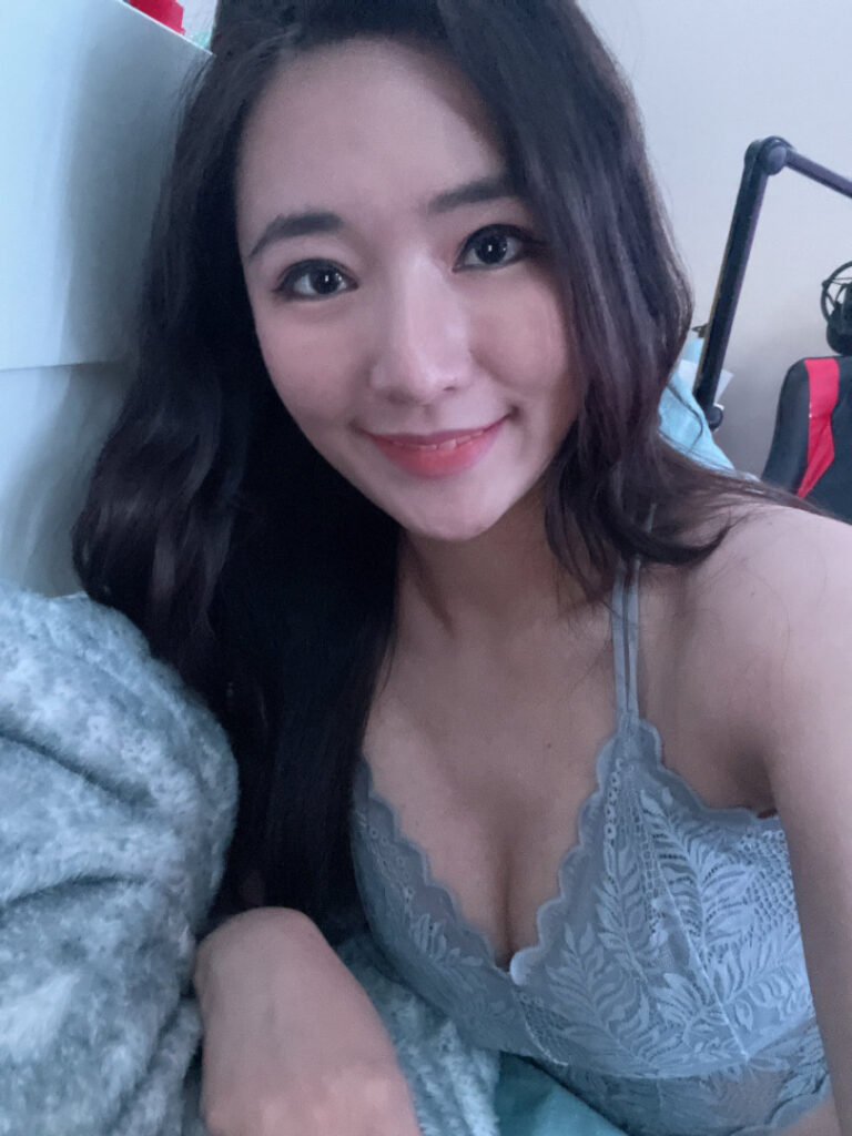 Twitch – Emily Wang / Emilyywang / Emilyywng – Nude Leaks