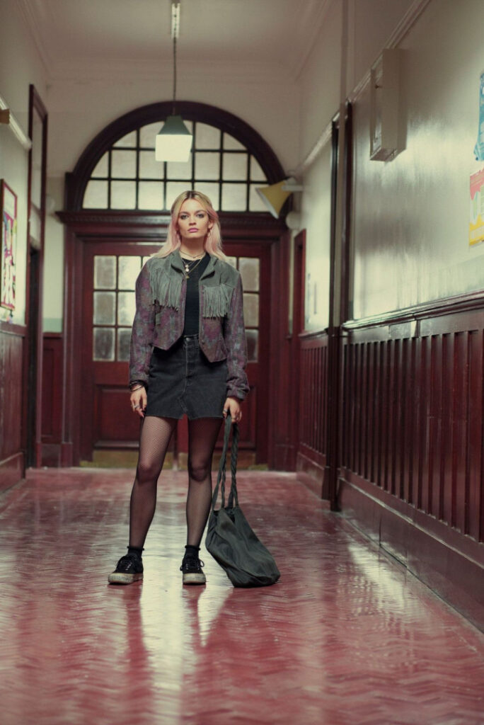 Celeb – Emma Mackey – Nude