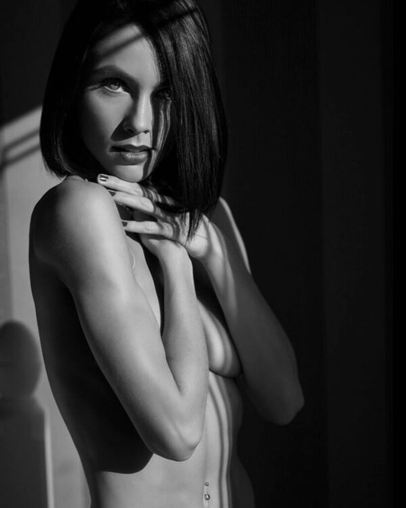 Instagram – Emma Victoria Louise – Nude