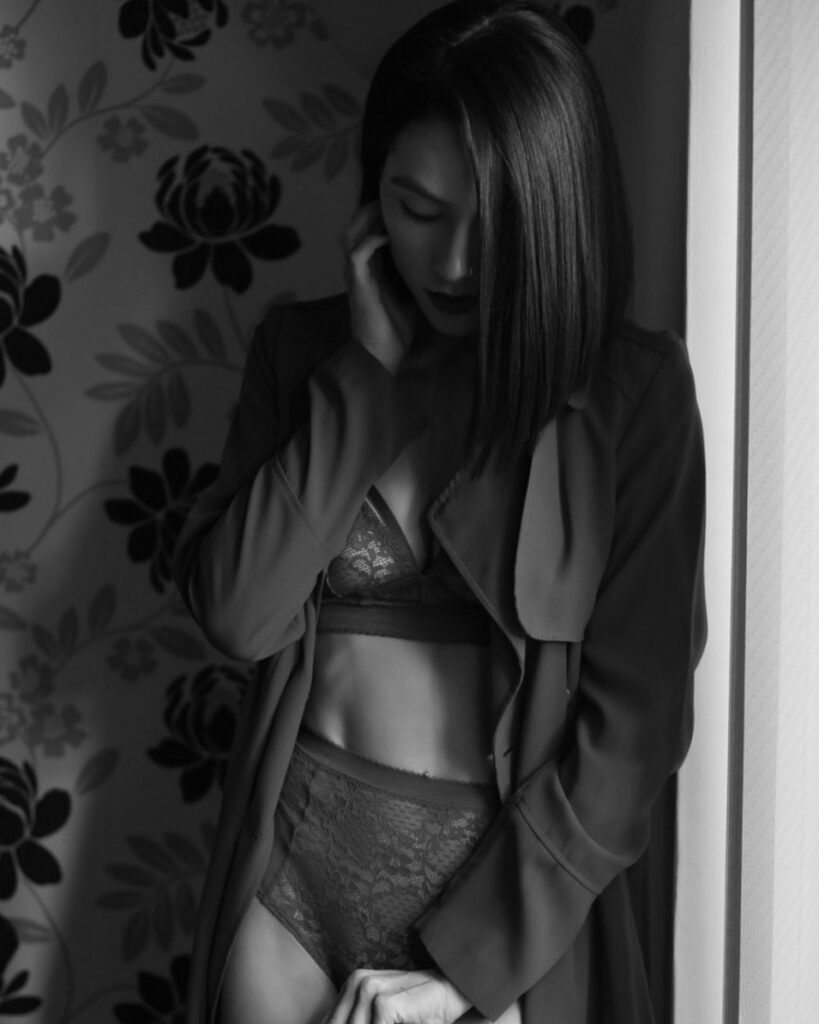 Instagram – Emma Victoria Louise – Nude