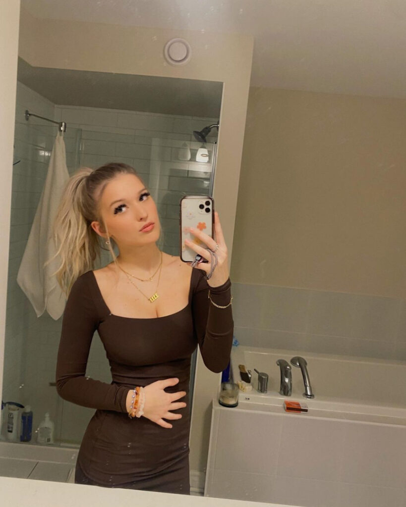 Instagram – Teen – Emma Welyki – Nude