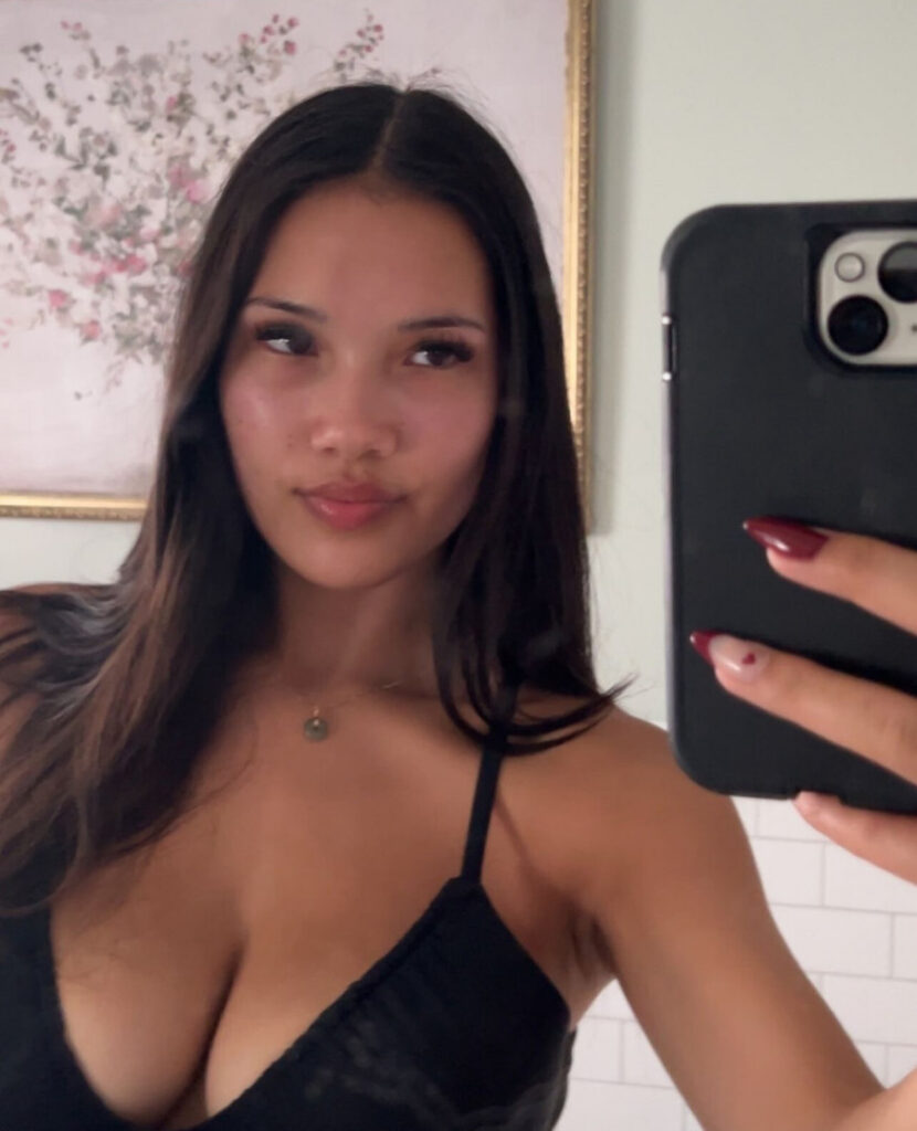 TikTok – Emme Alcalde, @emmealcalde – Nude