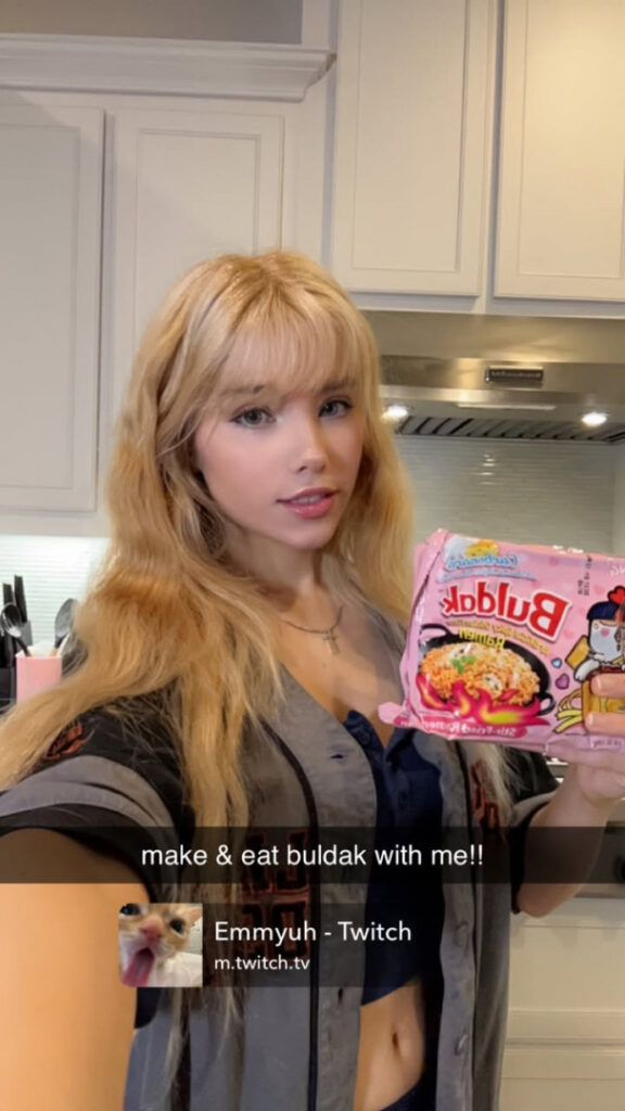 Twitch – emmyuh – Nude