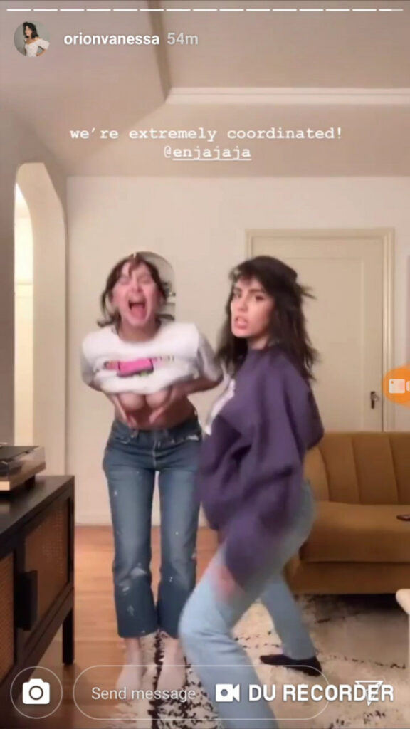 Youtube – Enya Umanzor / Enjajaja – Nude