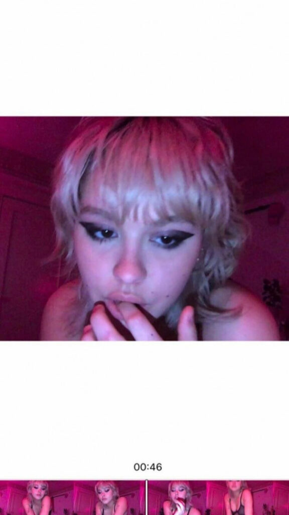 Youtube – Enya Umanzor / Enjajaja – Nude