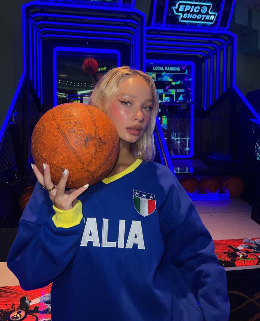 Instagram – Ergi Bardollari – Nude