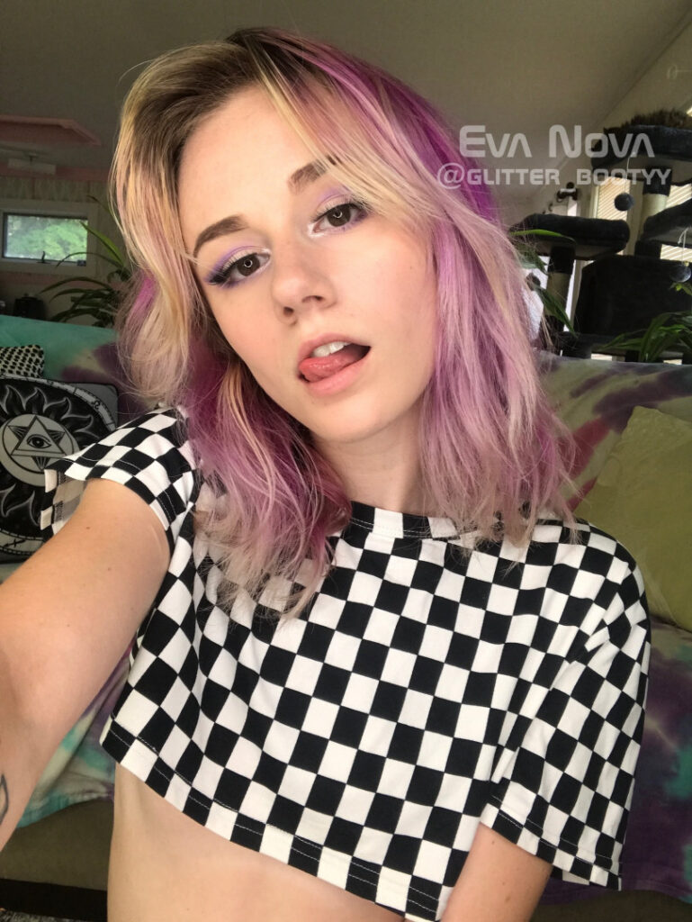 OnlyFans – Petite – Teen – Eva Nova / bassbootyy – Nude