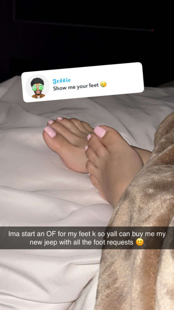 Instagram – T H I C C – Feet – Evettexo – Nude